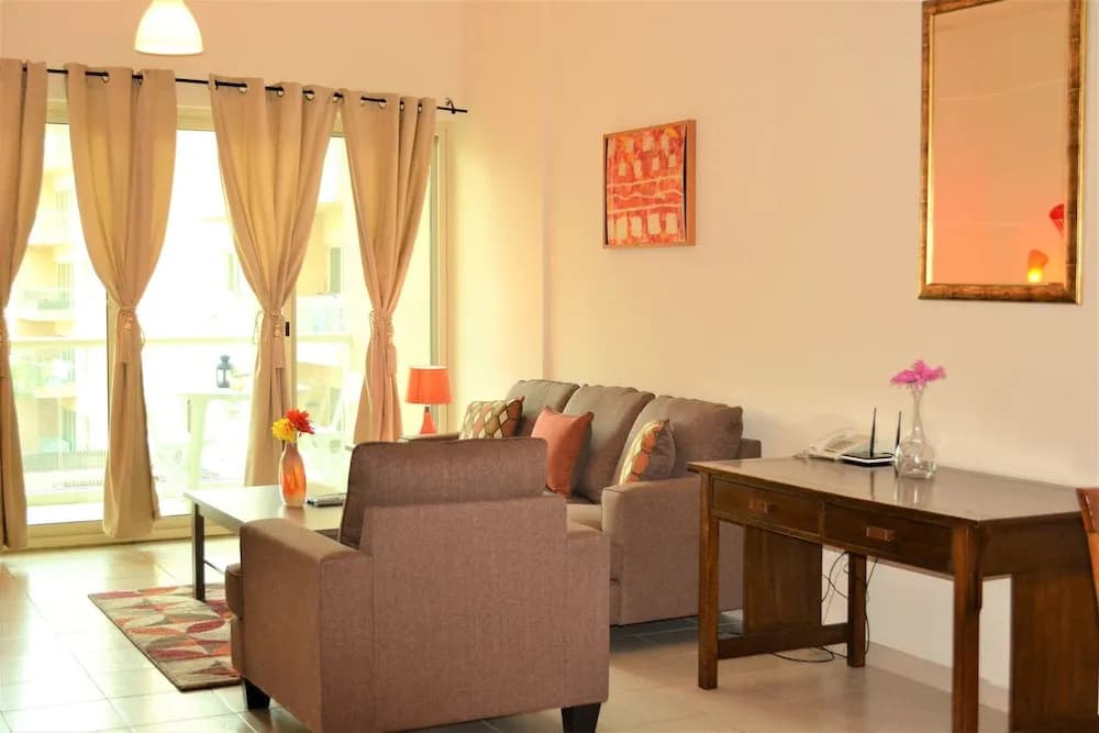 (Nickname Oasis) Spacious 1BR Apt. w/ terrace and pool view - photo 3