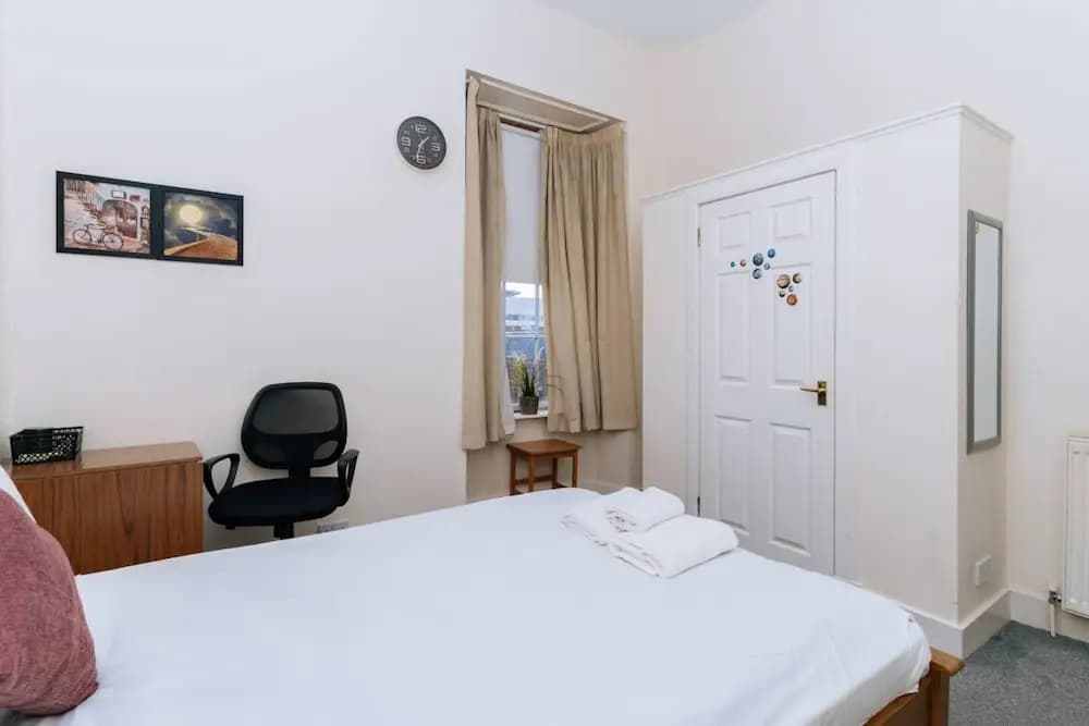 Bright High-ceiling 2BD Flat - Central Edinburgh! - photo 7
