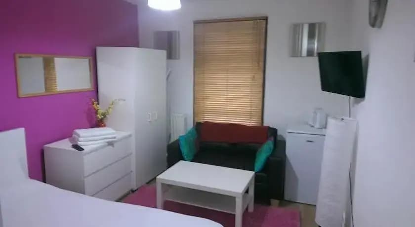Manor Apartments - photo 2