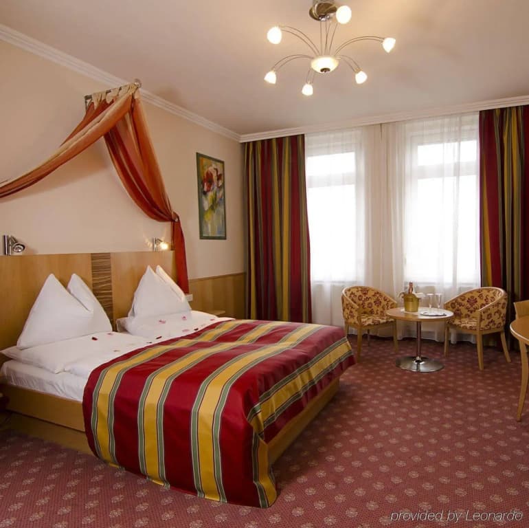 Hotel Cryston - photo 2
