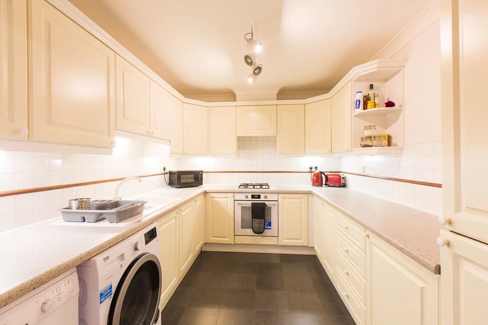 Three Bedroom Limehouse - photo 12