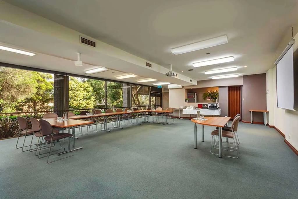 Knox International Hotel & Apartments - photo 14