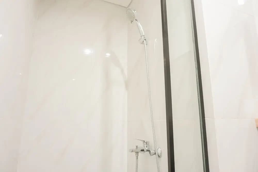 Great Location Studio at The Newton Ciputra World 2 Apartment - photo 11