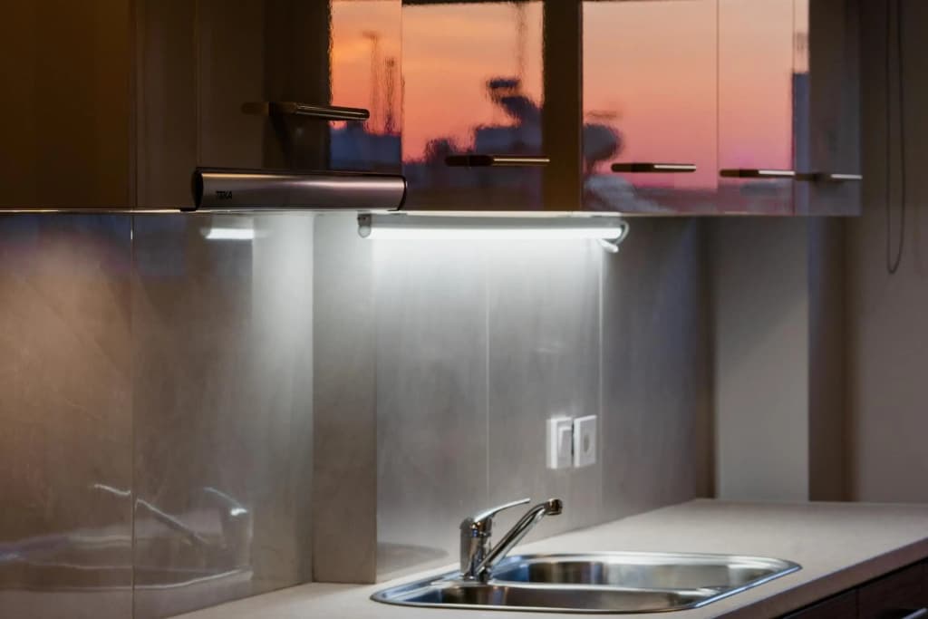 Sunny penthouse w/ Acropolis view next to metro - photo 11