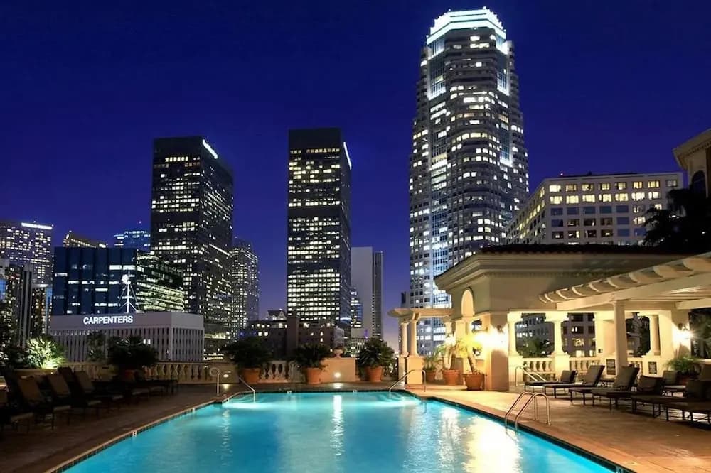 DTLA Apartment With Parking and Pool - photo 13
