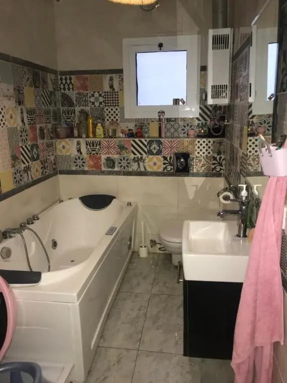 Lovely 2-Bedroom Condo in Compound w Jacuzzi Garden View Wi-Fi, Netflix - photo 9