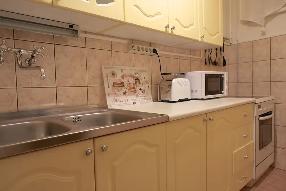 Budget Apartment by Hi5 - Veres Pálné - photo 11