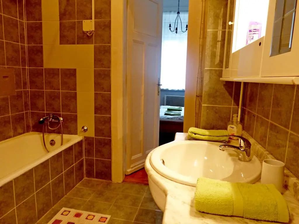 Stars and Lights Budapest - Oktogon - photo 7