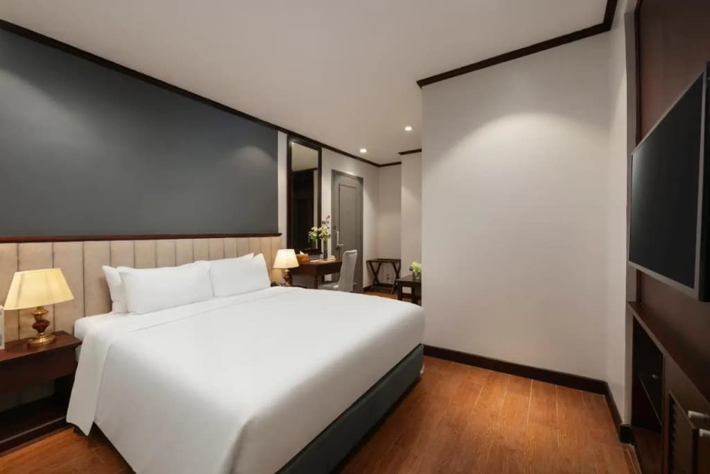 May De Ville Corner Hotel - photo 26