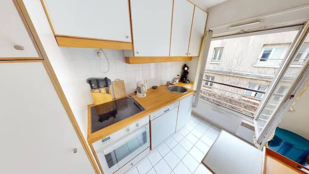 Marais Two Bedroom Haven - photo 10