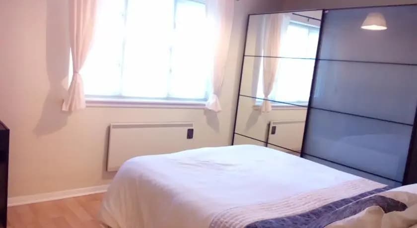 Holyrood Suite Apartment - photo 2