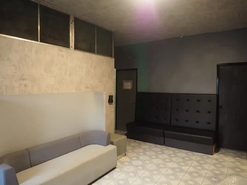 Doctor Alien Hostel - photo 4