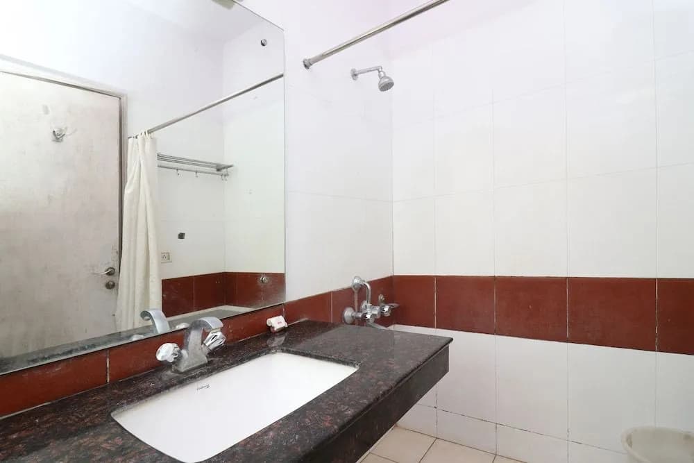 OYO 42622 Admiral Suites - photo 9