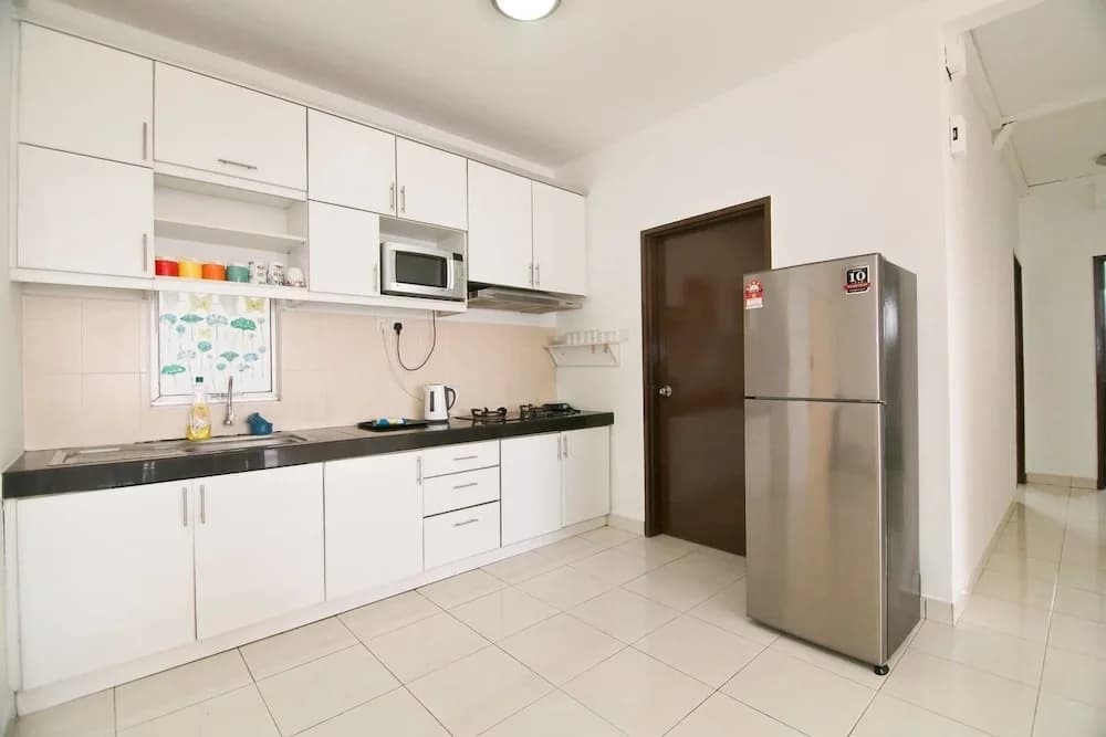 Comfy 3BR Home With Klcc View - photo 13
