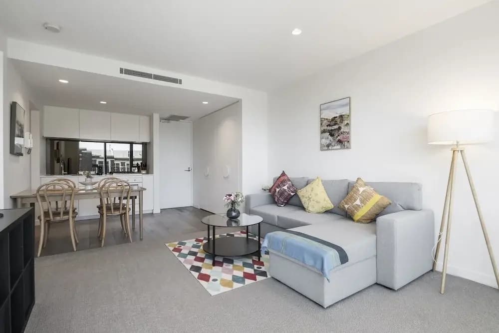 Bright South Yarra Flat With Balcony - photo 7