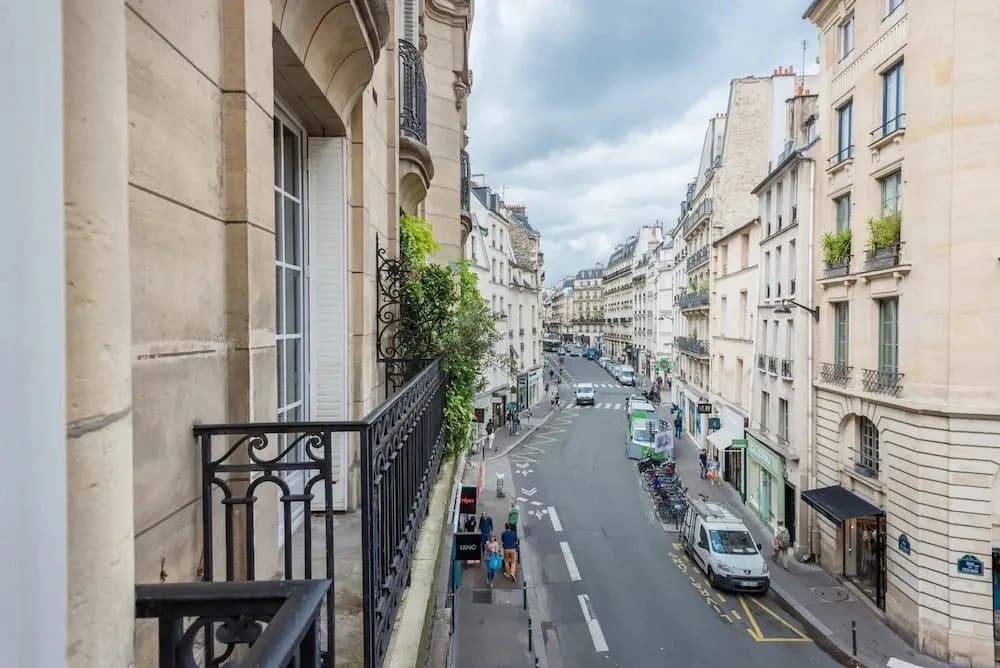 Four Saint Germain - Elegant Spacious 3 BDR Apartment in the Heart of Saint Germain - photo 13