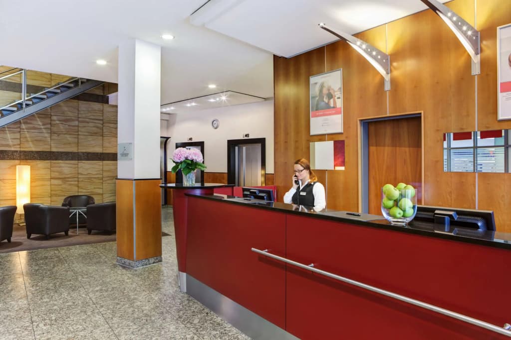 IntercityHotel Berlin Ostbahnhof - photo 2