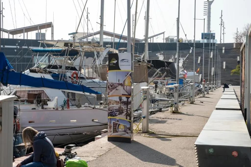 Boat Accommodations Barcelona - photo 12