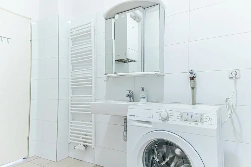 Simple 2 Bedroom Apartment with WiFi - photo 15