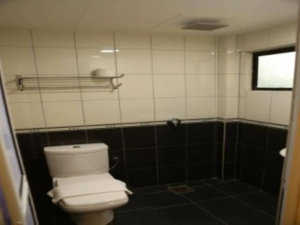 OYO 124 Hotel Seniman Sentul (Sanitized Stay) - photo 9