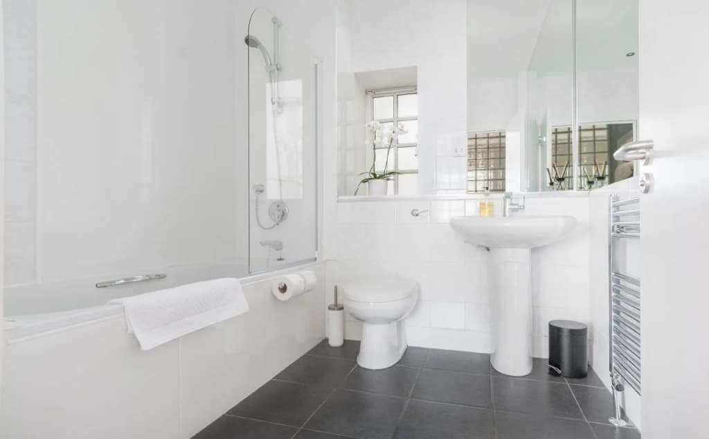 Silver Lining - Mile Apartments - photo 8