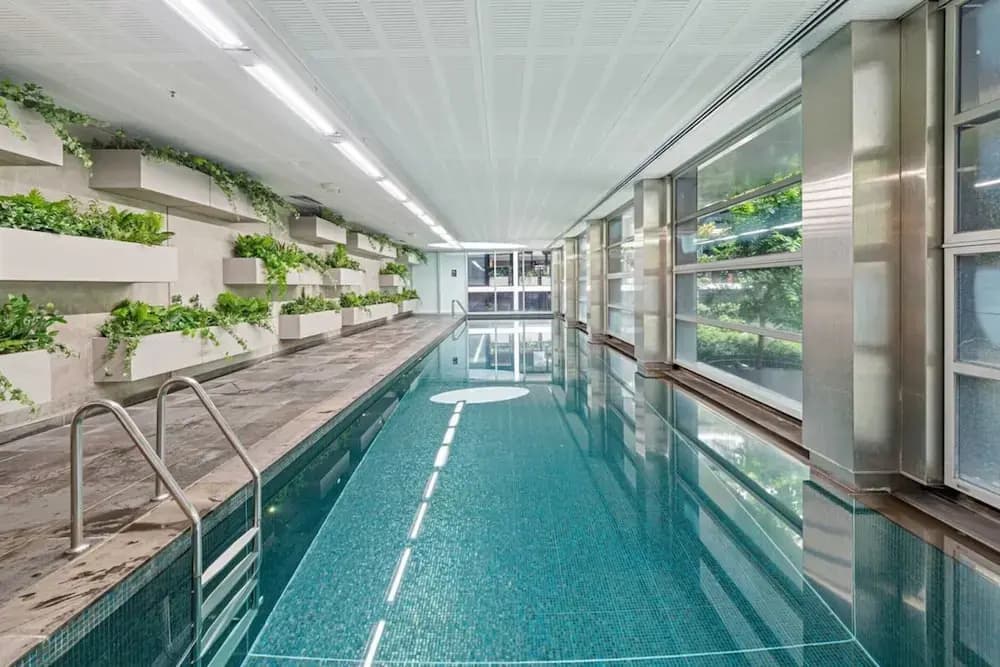 Eclectic 1-bed Apartment With Pool and Gym - photo 7