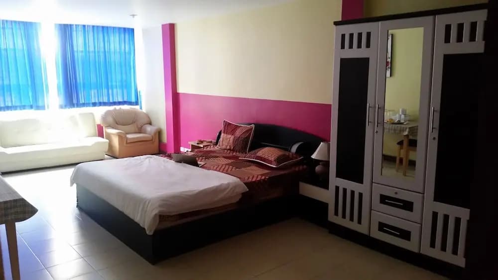 Roadside Guest House - photo 2