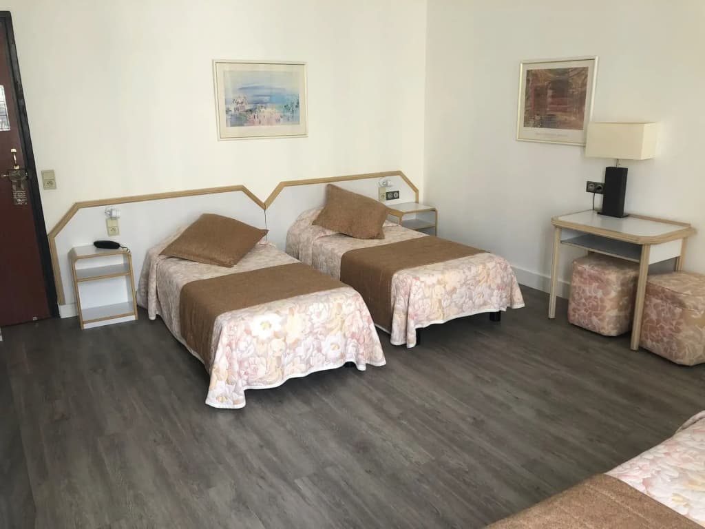 Hotel Busby - photo 4