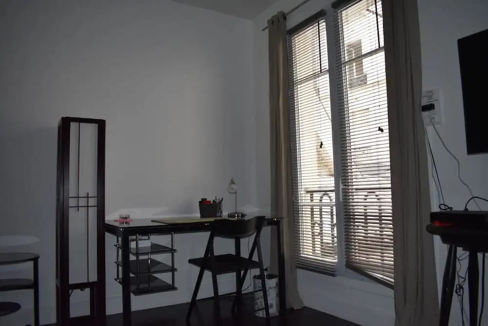 Simplistic 1 Bedroom Apartment in 17th - main photo