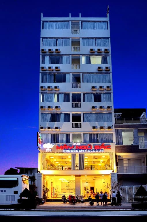 Iridescent Clouds Hotel - main photo