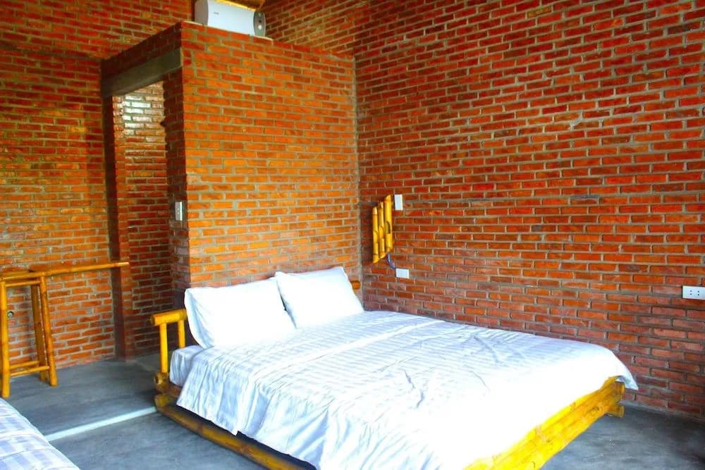 Ba's Garden Beachside Homestay - photo 5