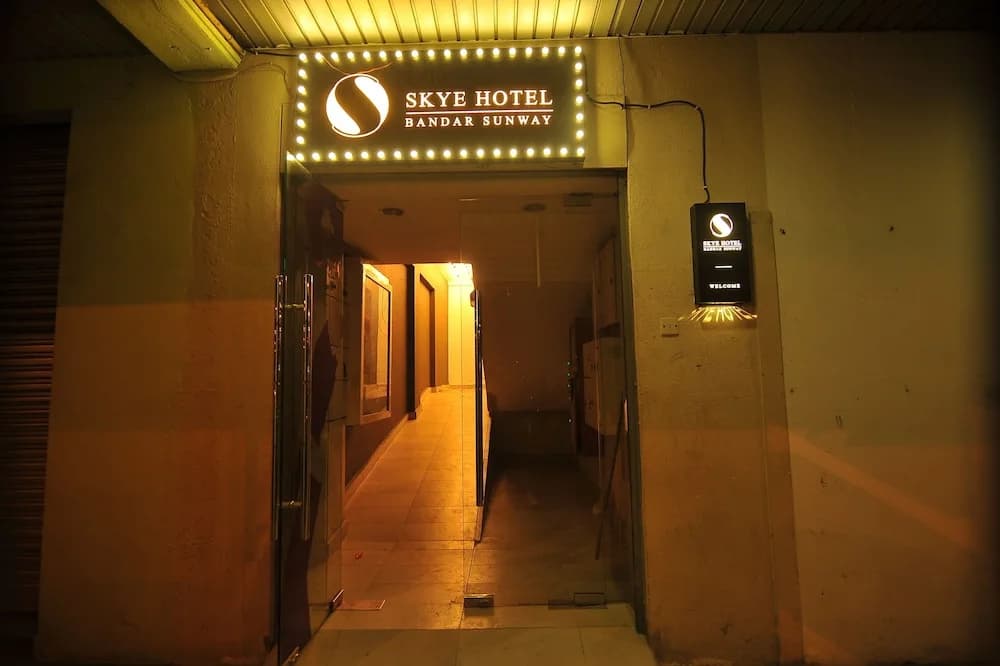 Skye Hotel - photo 1