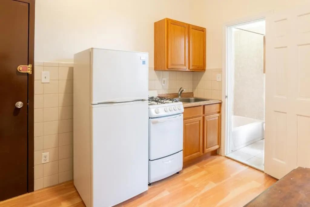 West 30th Street Guest House - photo 14