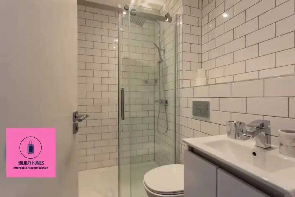 City Centre 2 BED 2 Bath Apartment - photo 9