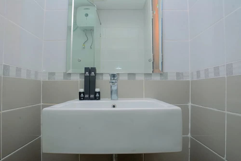 Spacious 2BR at Royal Olive Apartment - photo 9