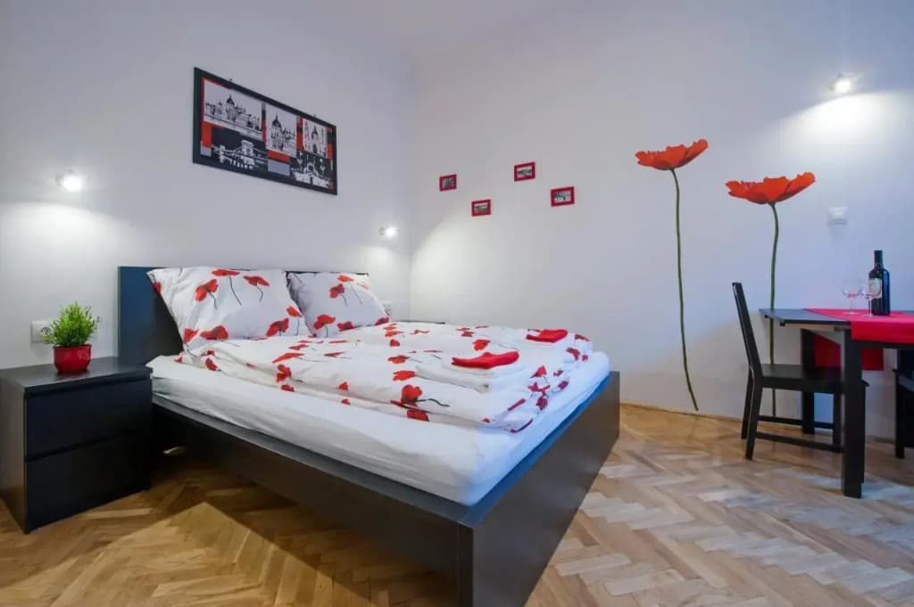 PARKING, AC, WIFI FLAT NEXT TO ANDRASSY Ave - photo 2