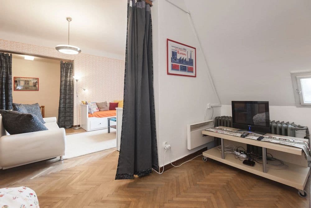 Velvet Revolution Apartment - photo 4