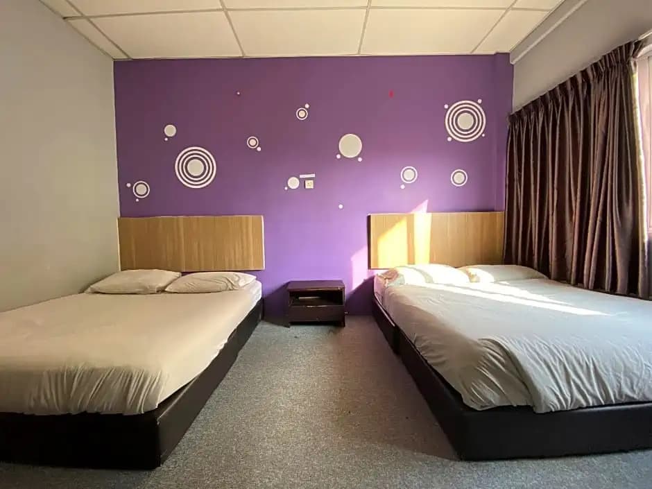 OYO 89760 Harmoni Inn Hotel - photo 4