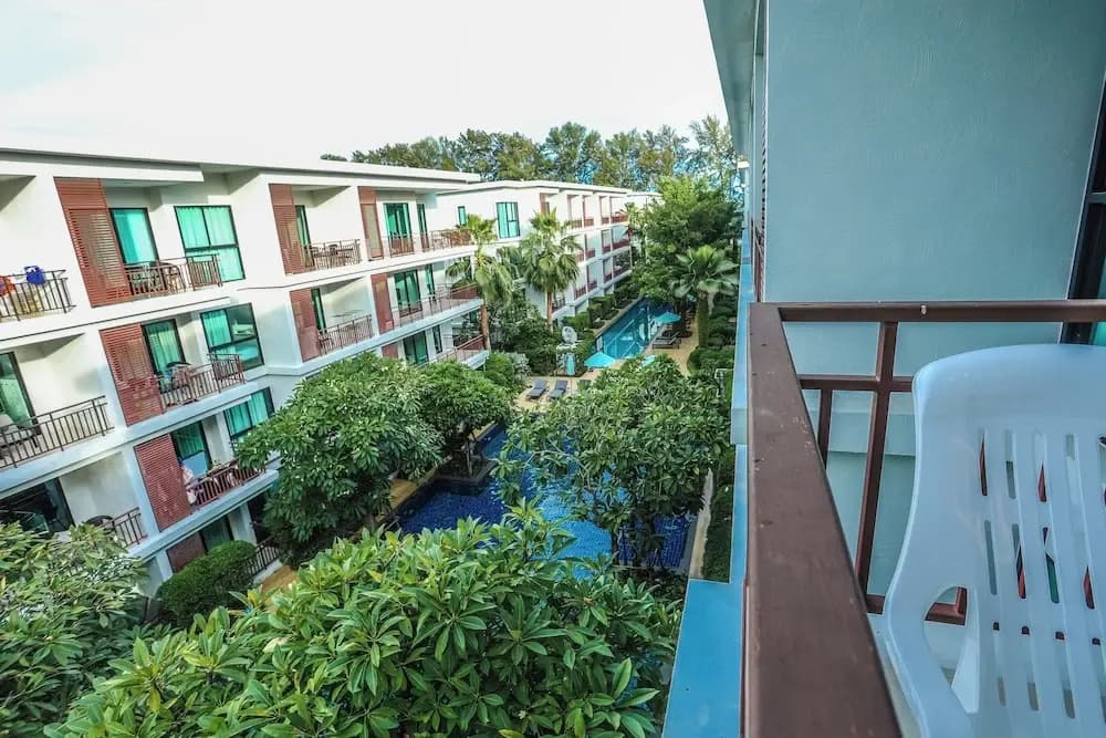 Chic Condo Just 100m from the Shore c130 - photo 1
