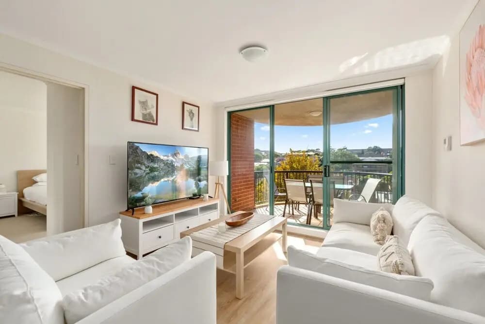 Spacious 3-bed With Alfresco Dining by Amenities - photo 4