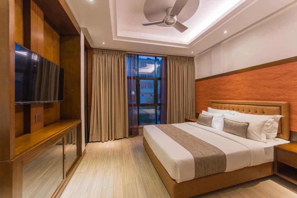 Samann Host Hotel - photo 8