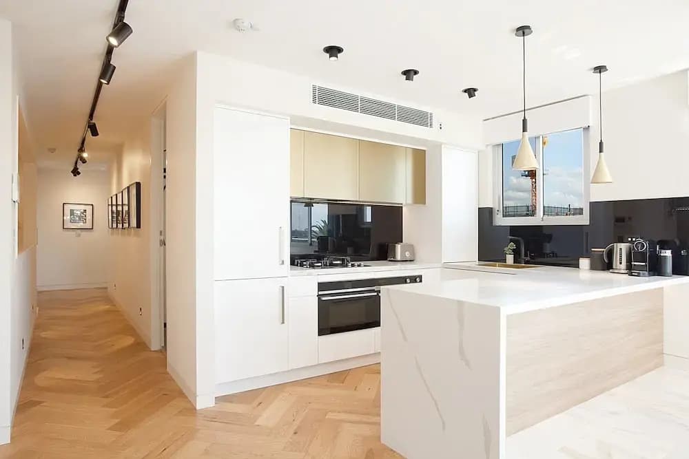 Perfect Located 2-bed With Spacious Balcony & BBQ - photo 25