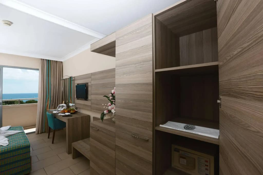 Insula Resort & Spa - photo 4