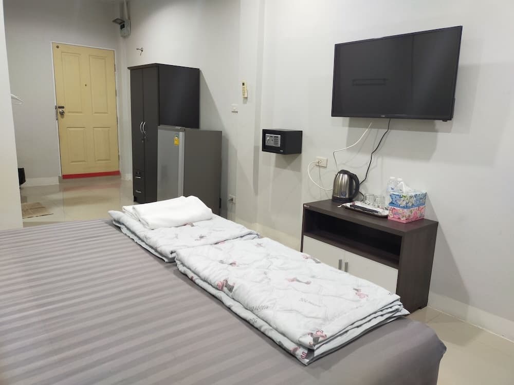 The Rooftop Residence Hostel - photo 35