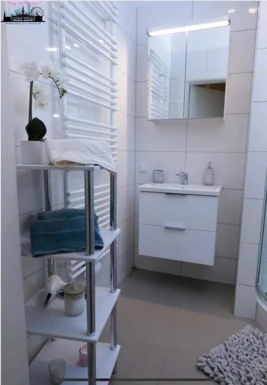 Charming & Large Flat near CentralStation Apt7 - photo 10