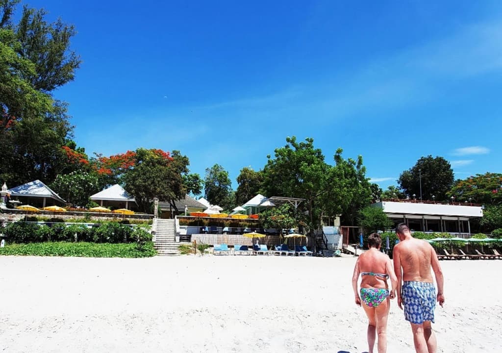 Baan Bayan Beachfront Hotel - photo 26