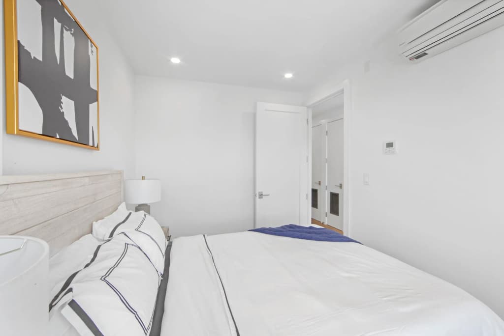 149bk-601 New PH 2br-2bath With a Private Terrace - photo 5