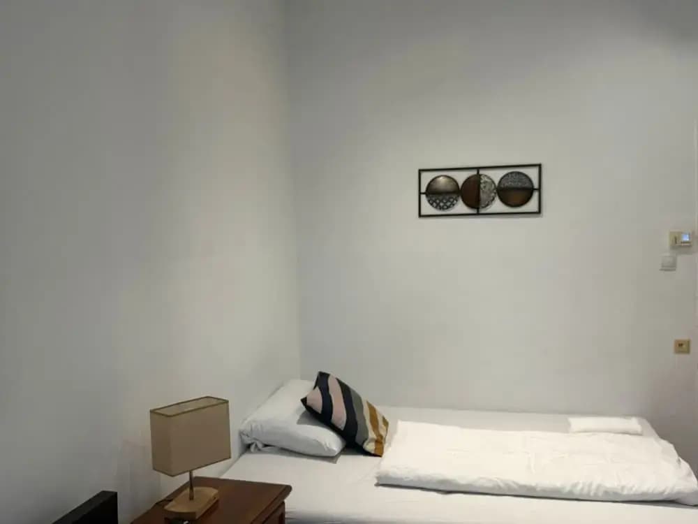 Chic 2BR Apt Steps from Westbahnhof - photo 1