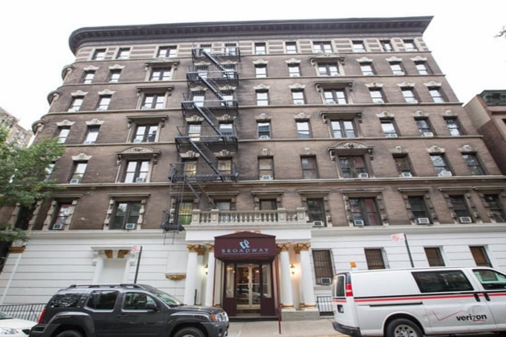 Broadway Hotel and Hostel - photo 1