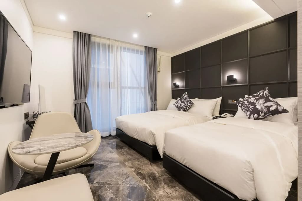The May Hotel - photo 6